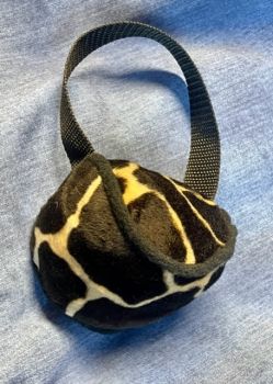 Ball ca. 9cm mit Fellstoff